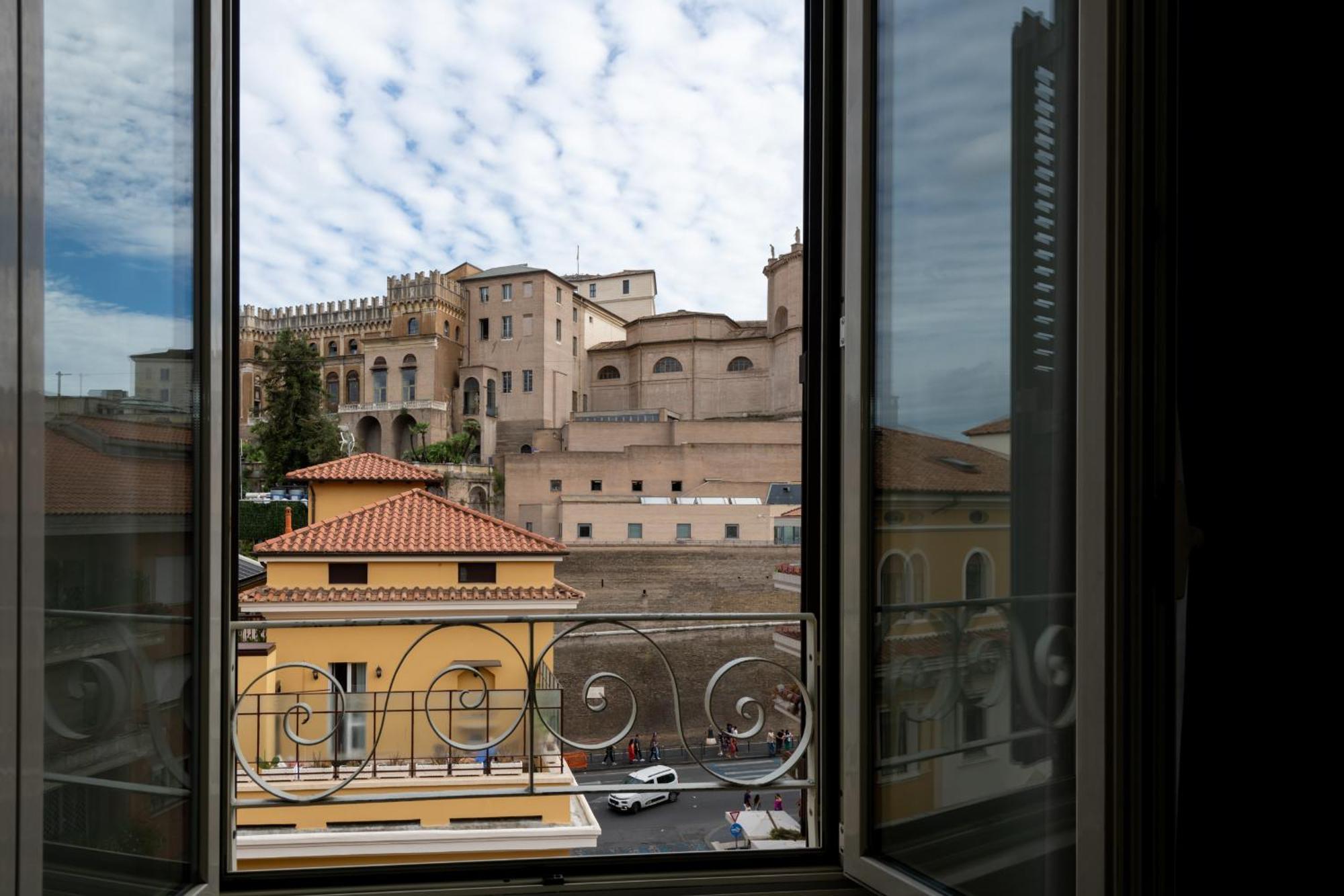 Frühstückspension Sistine Chapel View Check-in From 3 Pm To 10 Pm *