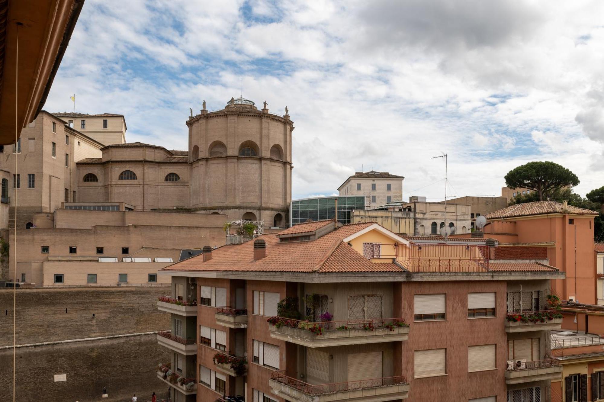 Sistine Chapel View Check-in From 3 Pm To 10 Pm * Rom